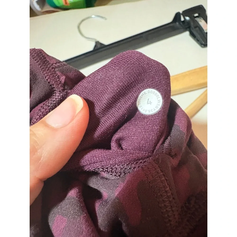 Lululemon‎ Align HR Crop 21 Leopard Jacquard Burgundy Ankle Leggings Size 4